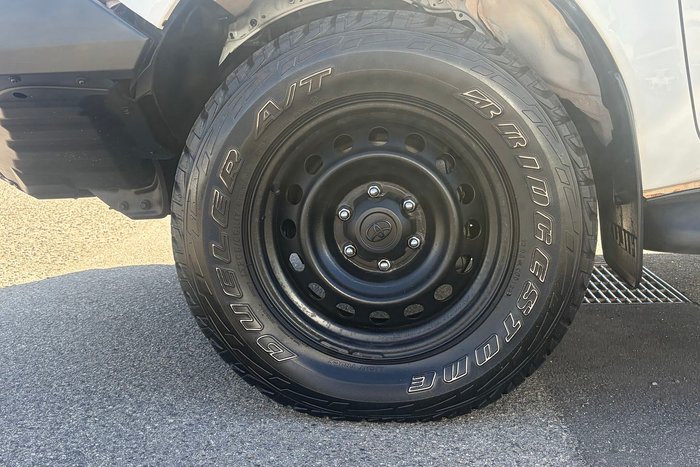 2019 Toyota Hilux SR