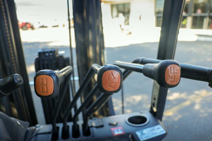 2019 Yale Glp25ux