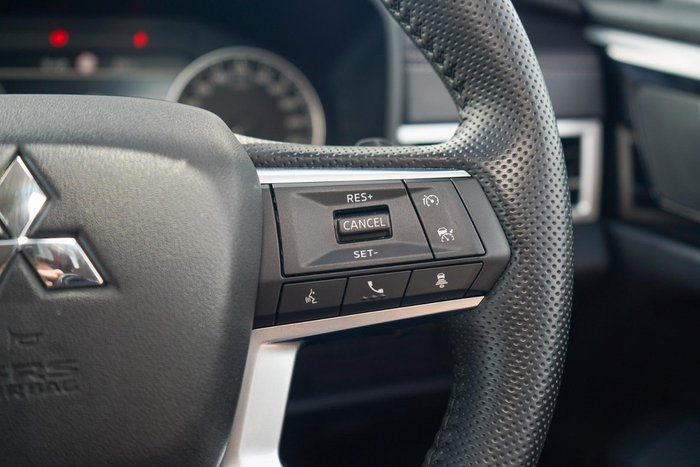 2024 Mitsubishi Outlander LS