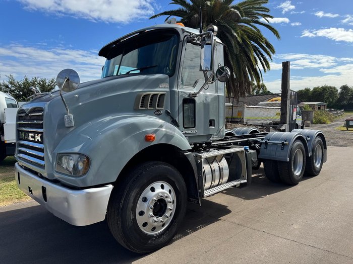 2011 Mack Metro-Liner GREY