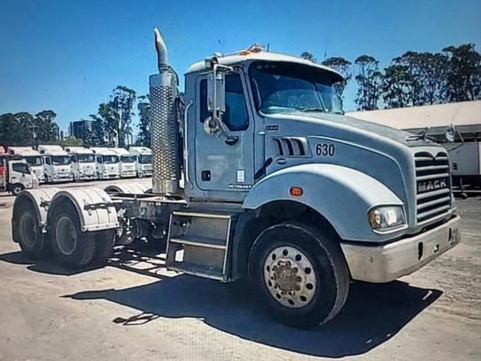 2011 Mack Metro-Liner GREY