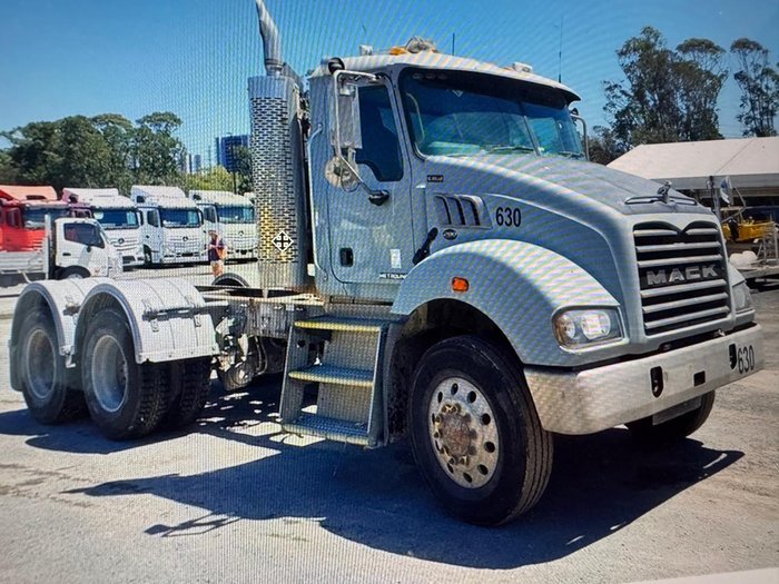 2011 Mack Metro-Liner GREY