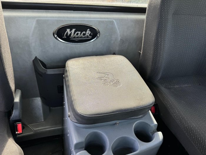 2011 Mack Metro-Liner GREY
