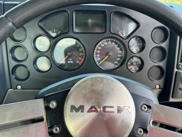 2011 Mack Metro-Liner GREY