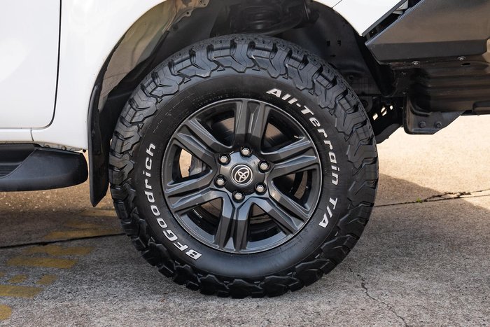 2022 Toyota Hilux SR