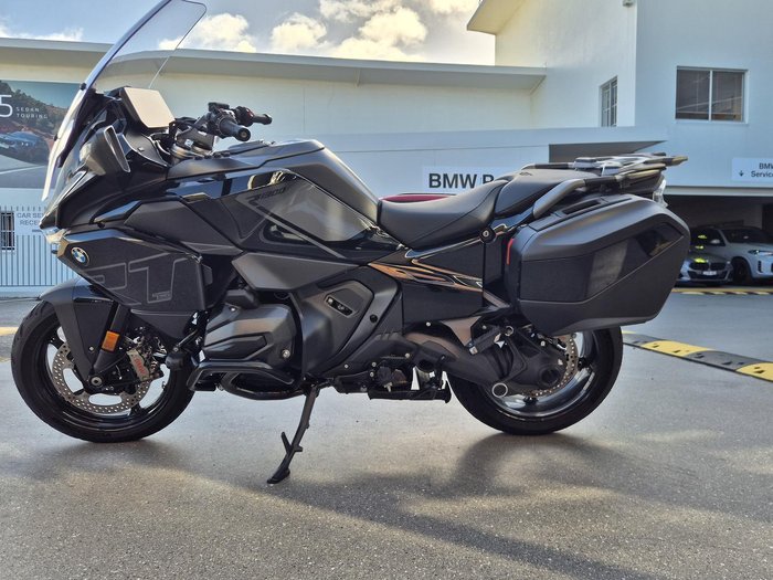 2025 BMW R 1300 RT Triple Black R 1300 Black
