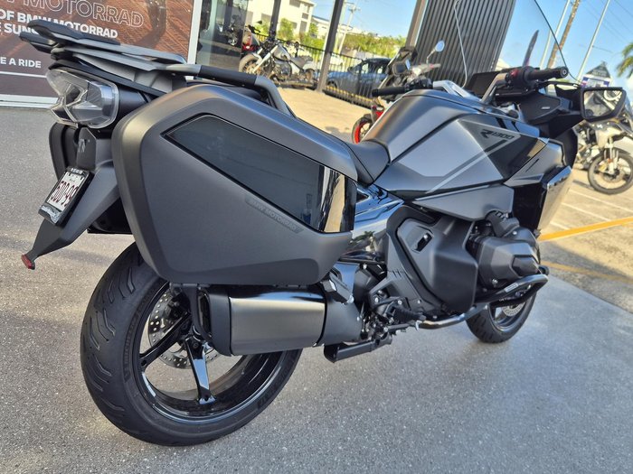 2025 BMW R 1300 RT Triple Black R 1300 Black