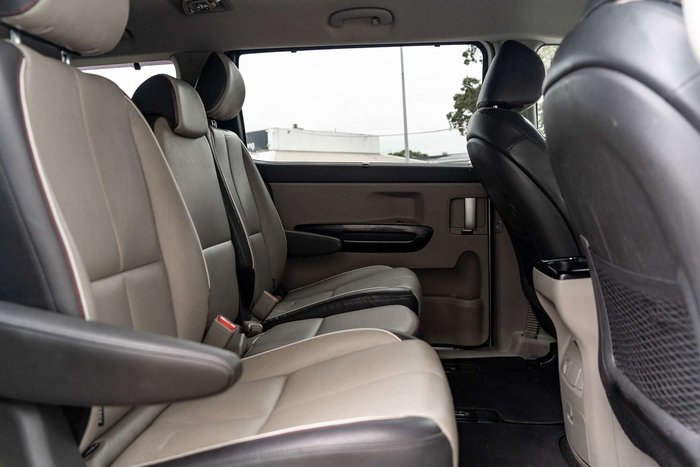 2017 Kia Carnival Platinum