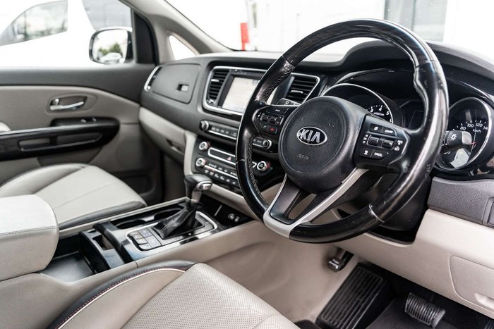 2017 Kia Carnival Platinum