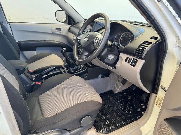 2014 Mitsubishi Triton GLX