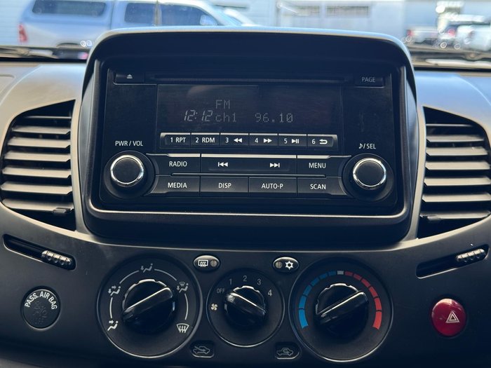 2014 Mitsubishi Triton GLX