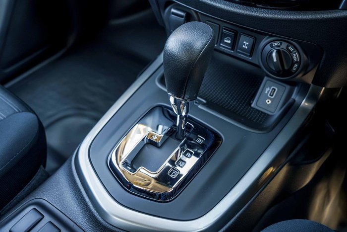 2025 Nissan Navara SL D23 MY25 4X4 Dual Range Solid White