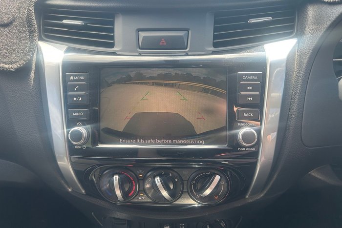 2021 Nissan Navara SL