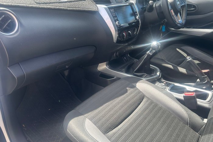 2021 Nissan Navara SL