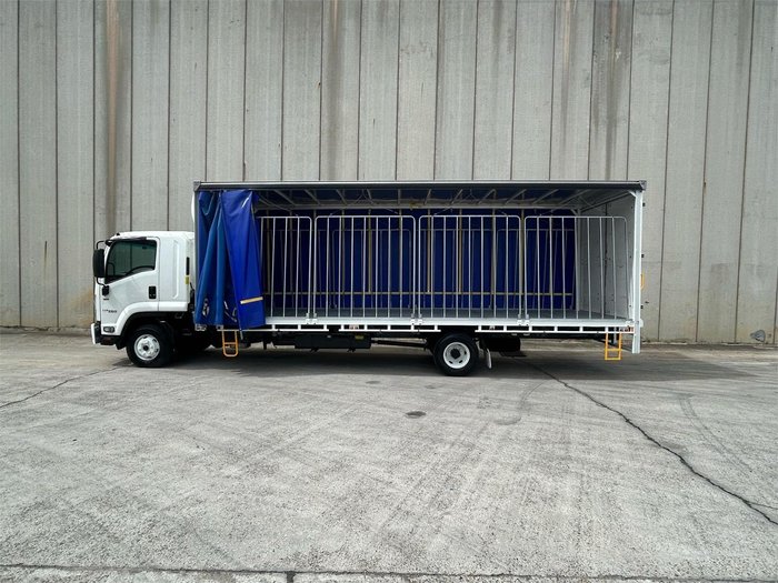 2017 Isuzu F Series FRR110-260