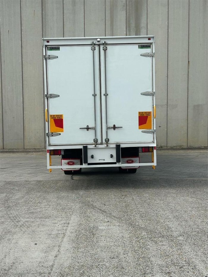 2017 Isuzu F Series FRR110-260