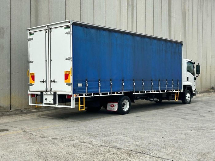 2017 Isuzu F Series FRR110-260