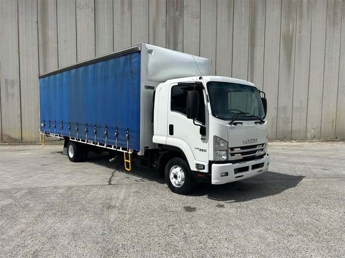 2017 Isuzu F Series FRR110-260