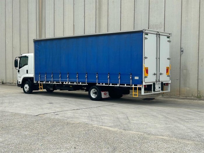 2017 Isuzu F Series FRR110-260