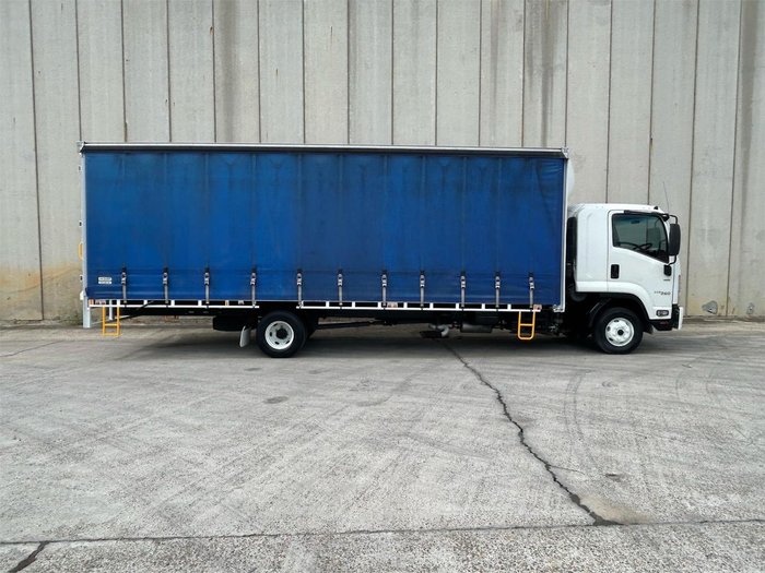 2017 Isuzu F Series FRR110-260