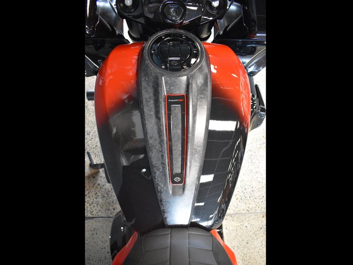 2026 HARLEY-DAVIDSON FLTRXSTSE CVO RD GLIDE ST 121
