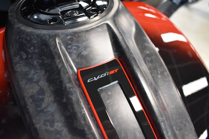 2026 HARLEY-DAVIDSON FLTRXSTSE CVO RD GLIDE ST 121