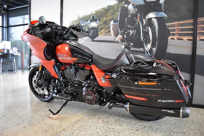 2026 HARLEY-DAVIDSON FLTRXSTSE CVO RD GLIDE ST 121