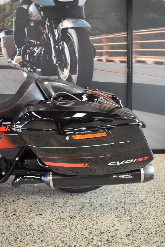 2026 HARLEY-DAVIDSON FLTRXSTSE CVO RD GLIDE ST 121