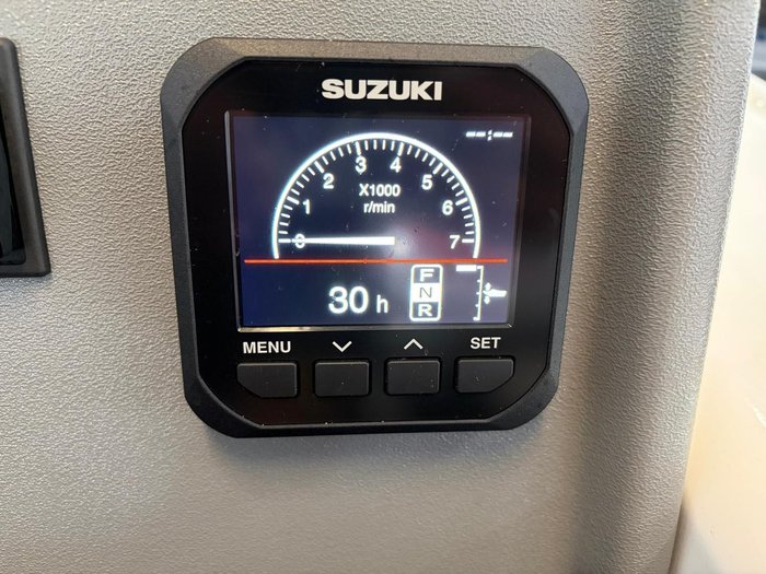 2025 QUINTREX 481 Hornet