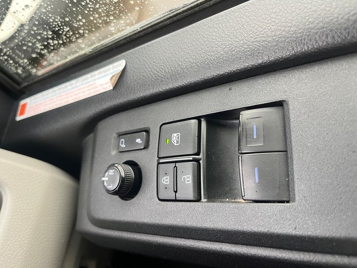 2022 Toyota Hiace Commuter