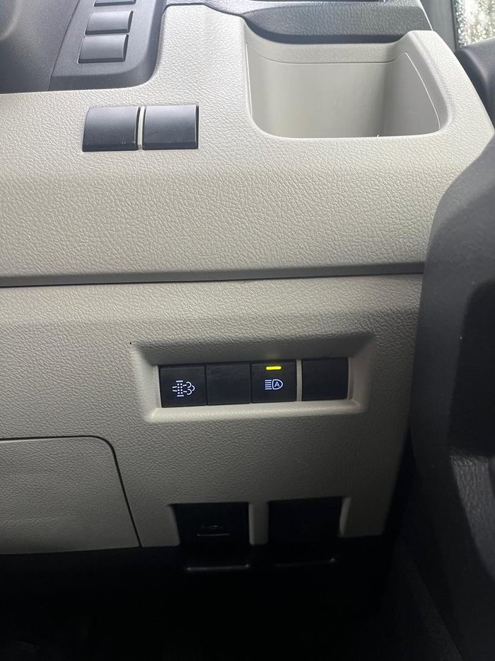 2022 Toyota Hiace Commuter