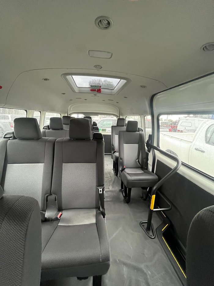 2022 Toyota Hiace Commuter