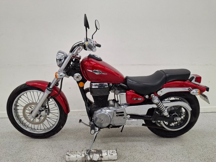 2015 Suzuki BOULEVARD S40 Red