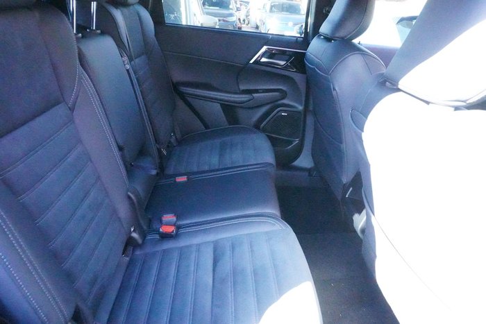 2026 Mitsubishi Outlander LS