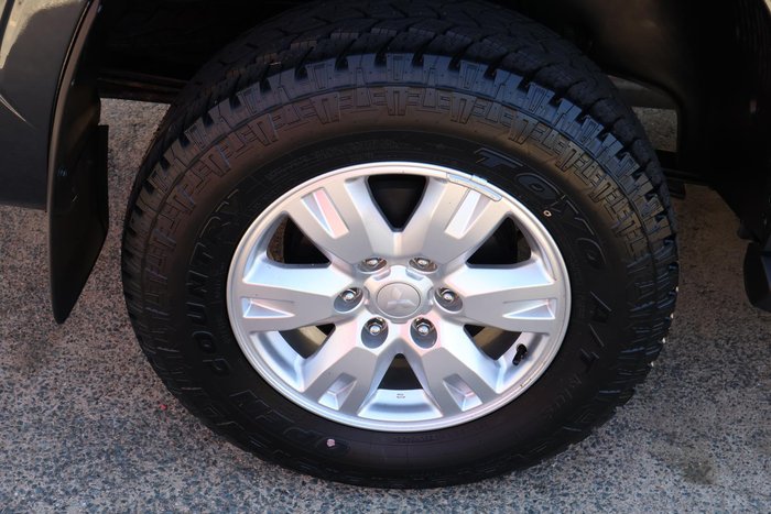 2025 Mitsubishi Triton GLX+