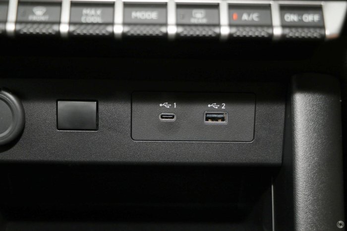 2025 Mitsubishi Triton GLX