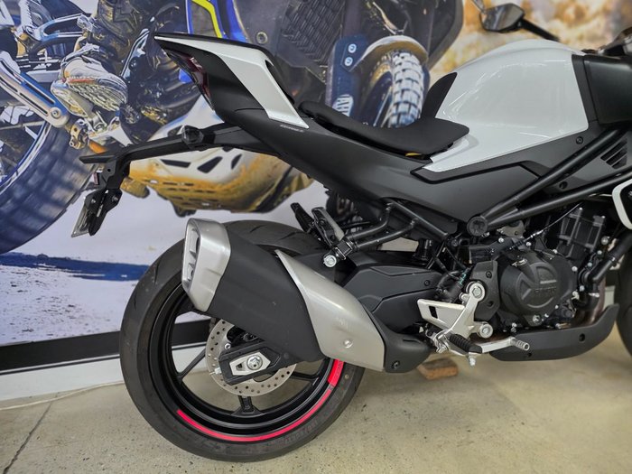 2024 CFMOTO 450 NK WHITE