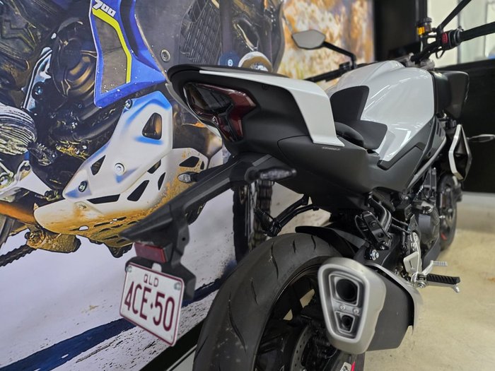 2024 CFMOTO 450 NK WHITE