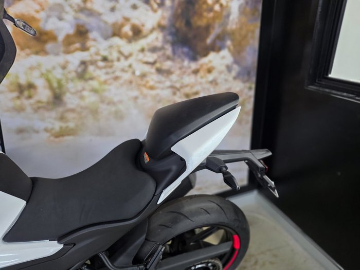 2024 CFMOTO 450 NK WHITE