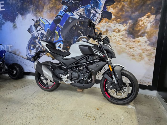 2024 CFMOTO 450 NK WHITE