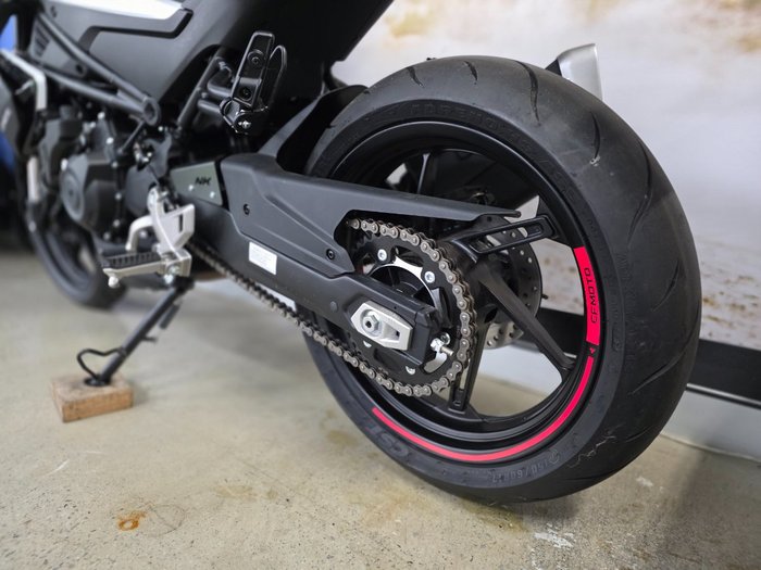 2024 CFMOTO 450 NK WHITE