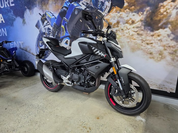 2024 CFMOTO 450 NK WHITE