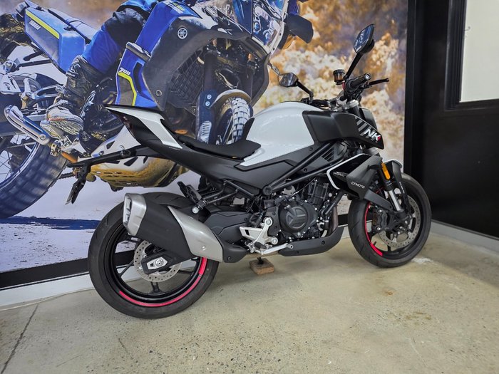 2024 CFMOTO 450 NK WHITE