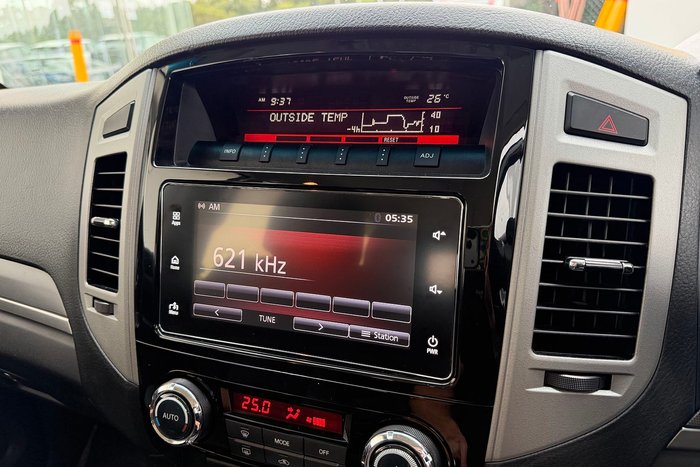 2019 Mitsubishi Pajero GLX