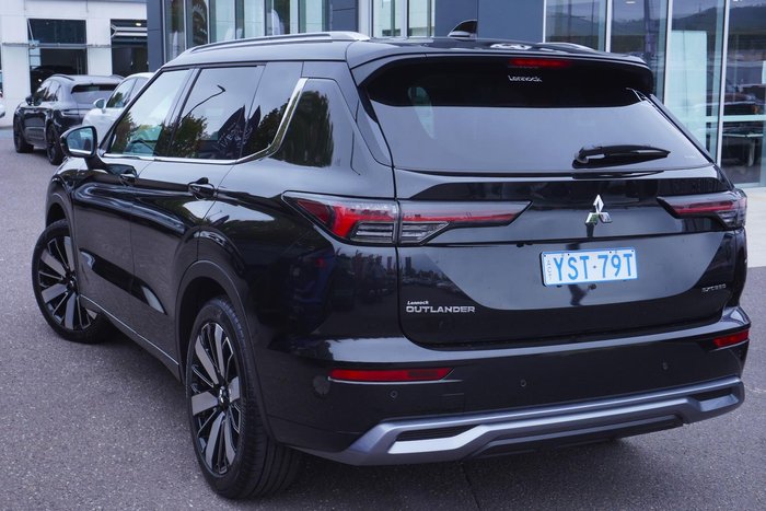 2025 Mitsubishi Outlander Exceed