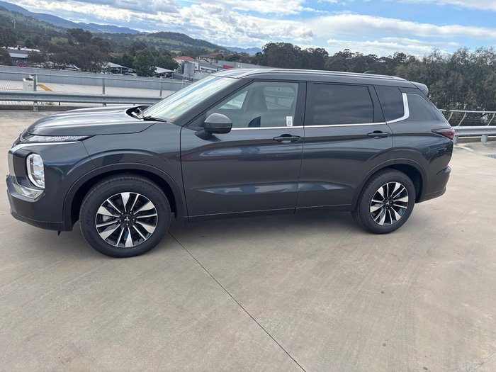 2025 Mitsubishi Outlander LS