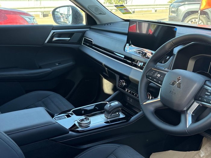 2025 Mitsubishi Outlander LS ZM MY24 White Diamond