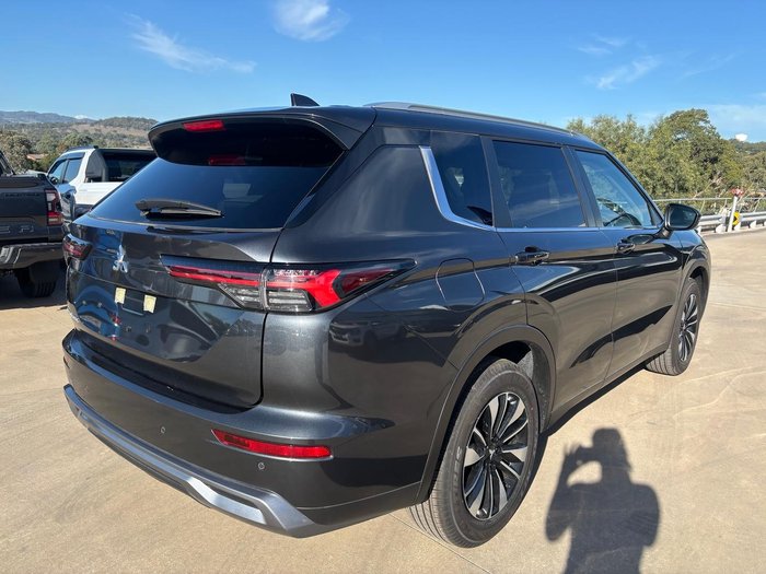 2025 Mitsubishi Outlander LS ZM MY24 White Diamond
