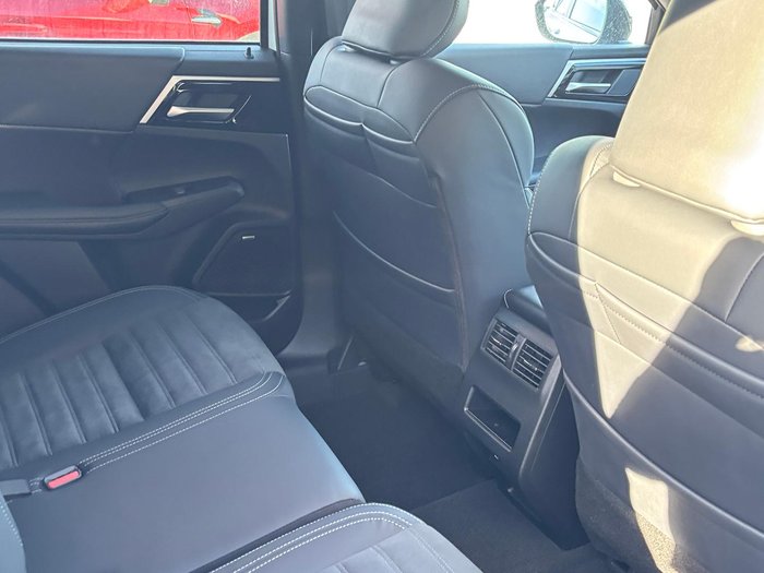2025 Mitsubishi Outlander LS ZM MY24 White Diamond