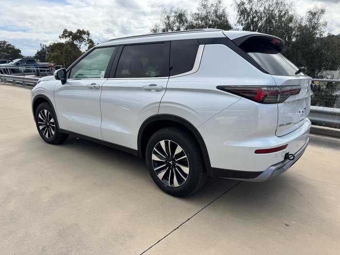 2025 Mitsubishi Outlander LS